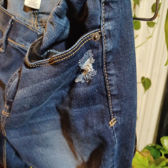 MUD 11 Distressed Jean's EUC - Picture 4 of 7